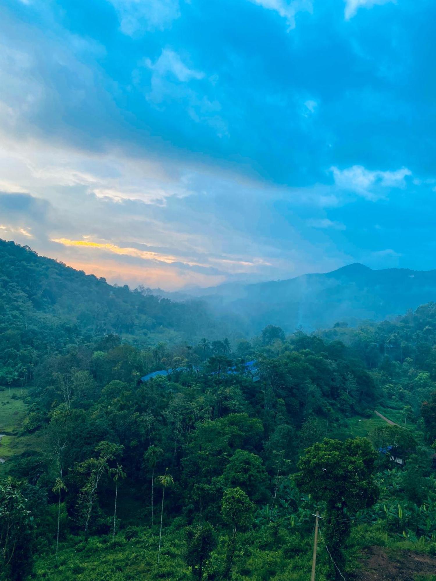 Misty Hideout Bed & Breakfast Kakkadampoyil Exterior photo
